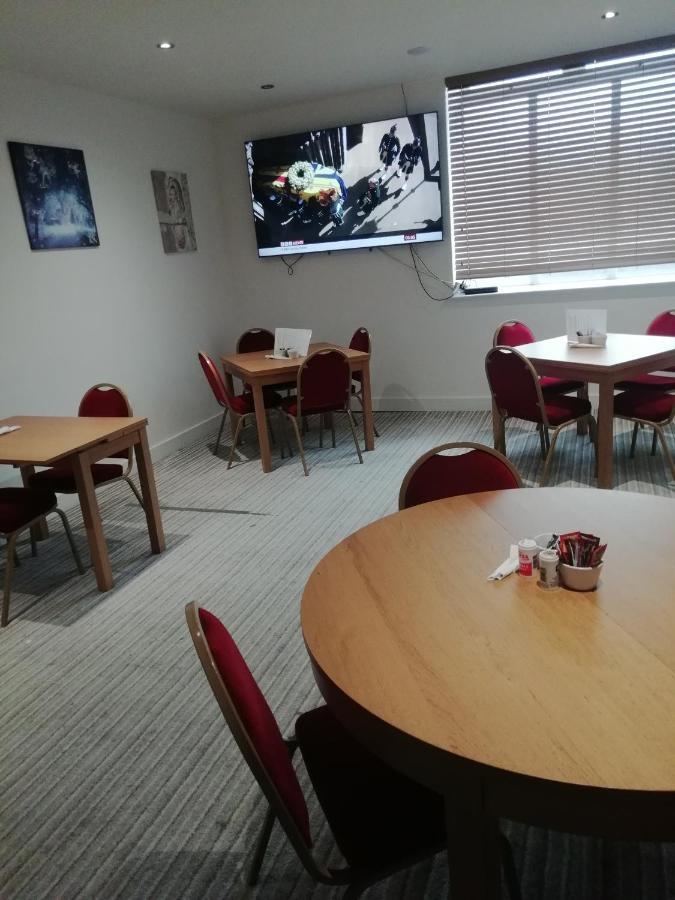 The Antelope Hotel Merthyr Tydfil Extérieur photo