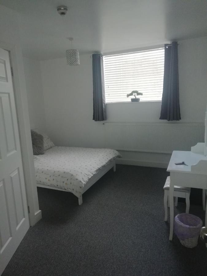 The Antelope Hotel Merthyr Tydfil Extérieur photo